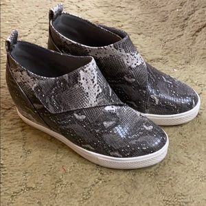 CCOCCI SNAKE PRINT WEDGE SNEAKER SHOE SIZE 7 1/2